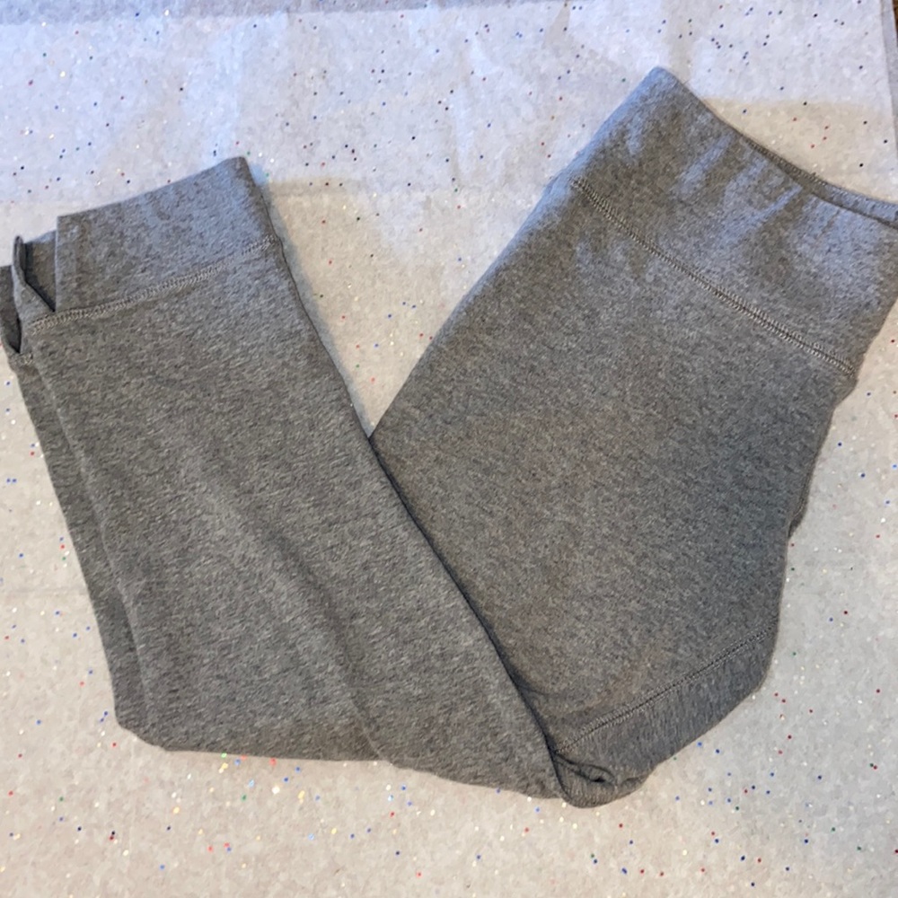 New York & Company grey capri leggings